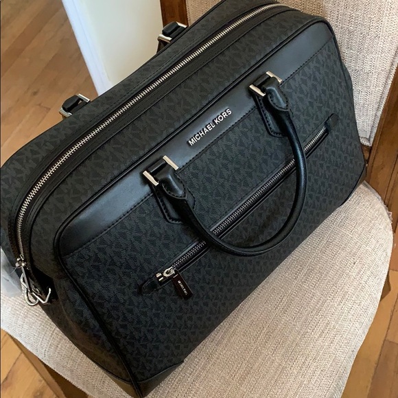 Michael Kors Travel Bag - Weekender Black - Picture 5 of 8